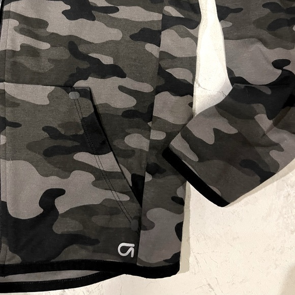 GapFit Kids Fit Tech Hoodie Size 6-7 - Picture 3 of 3